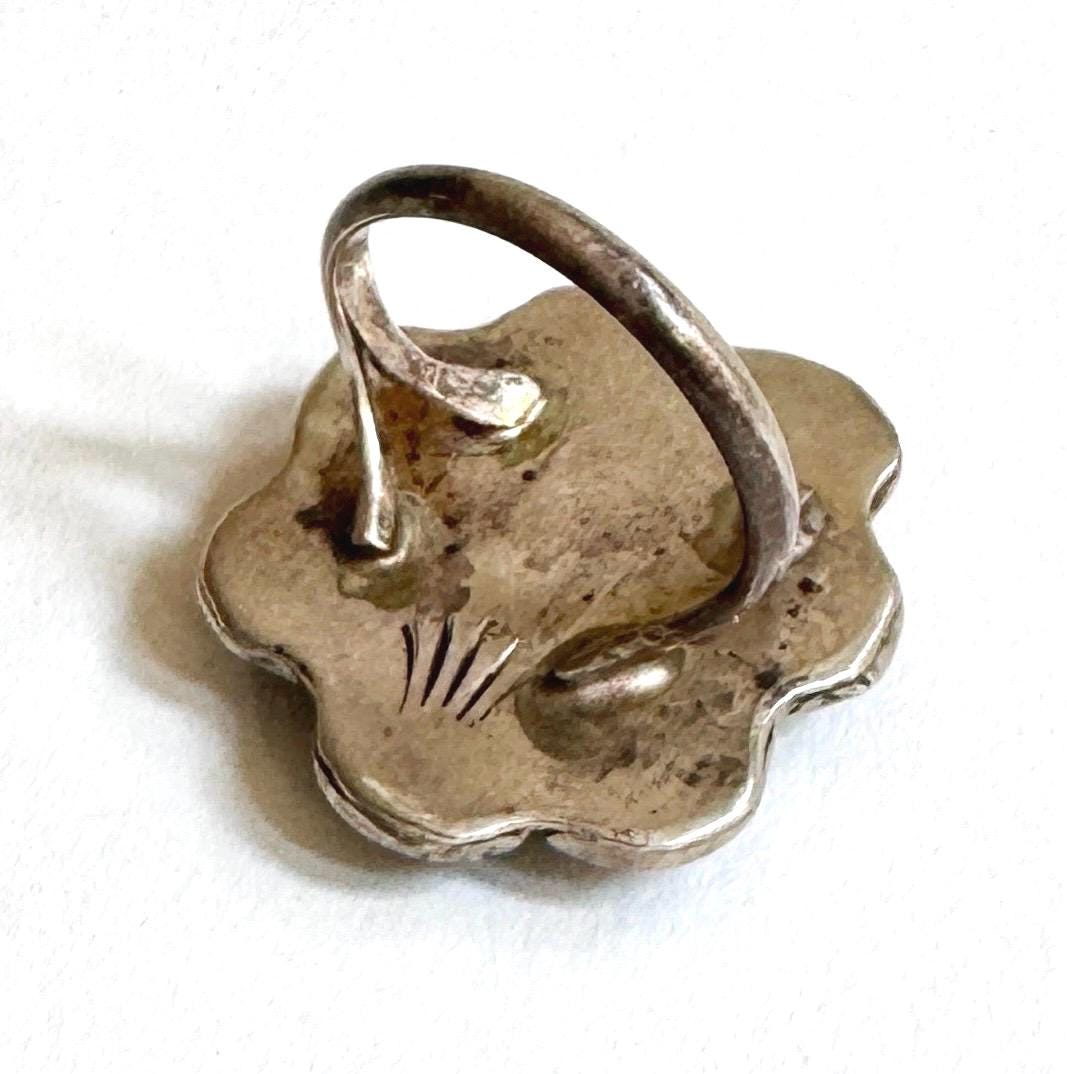 Vintage Navajo Turquoise Ring, Sterling Silver Floral Design, Size 8.25