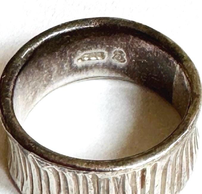 Vintage Sterling Silver Band Ring: Sculptural Hash Texture, Size 8