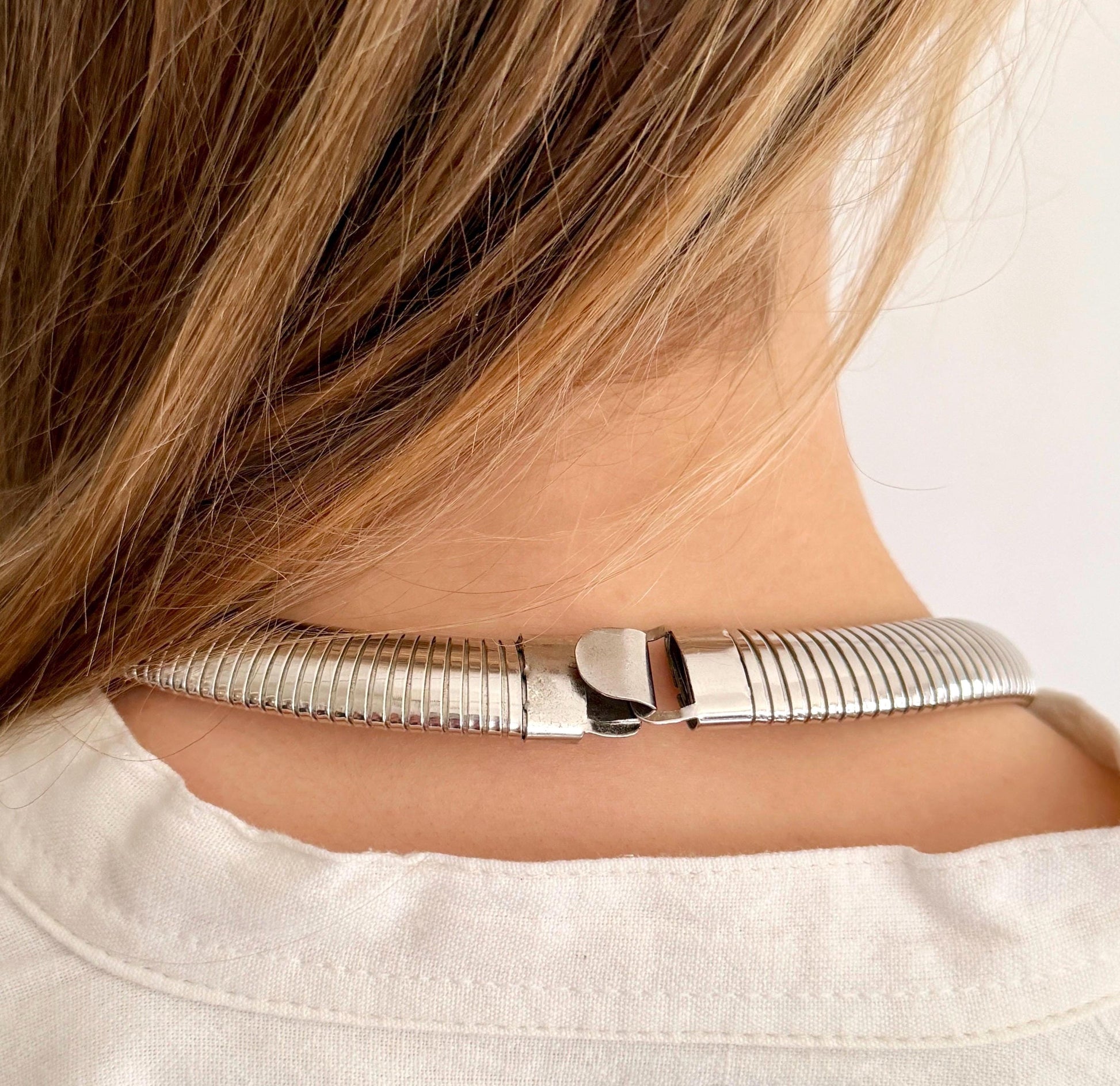 Slinky Vintage 80s Silver Choker Necklace